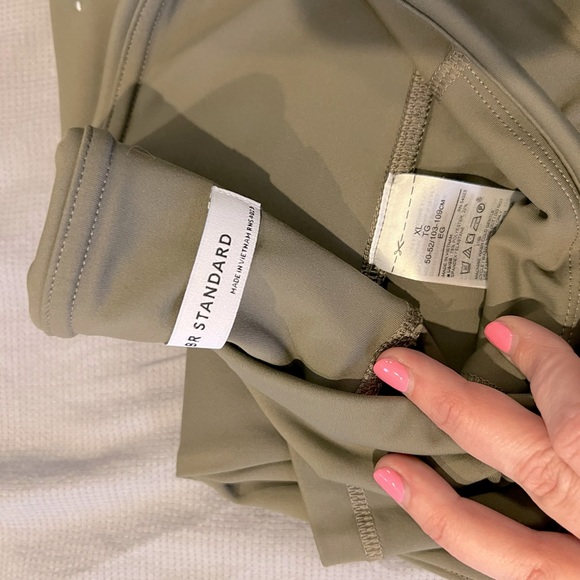 Banana Republic On The Go 7/8 Legging Dusty Olive Green - Picture 3 of 3